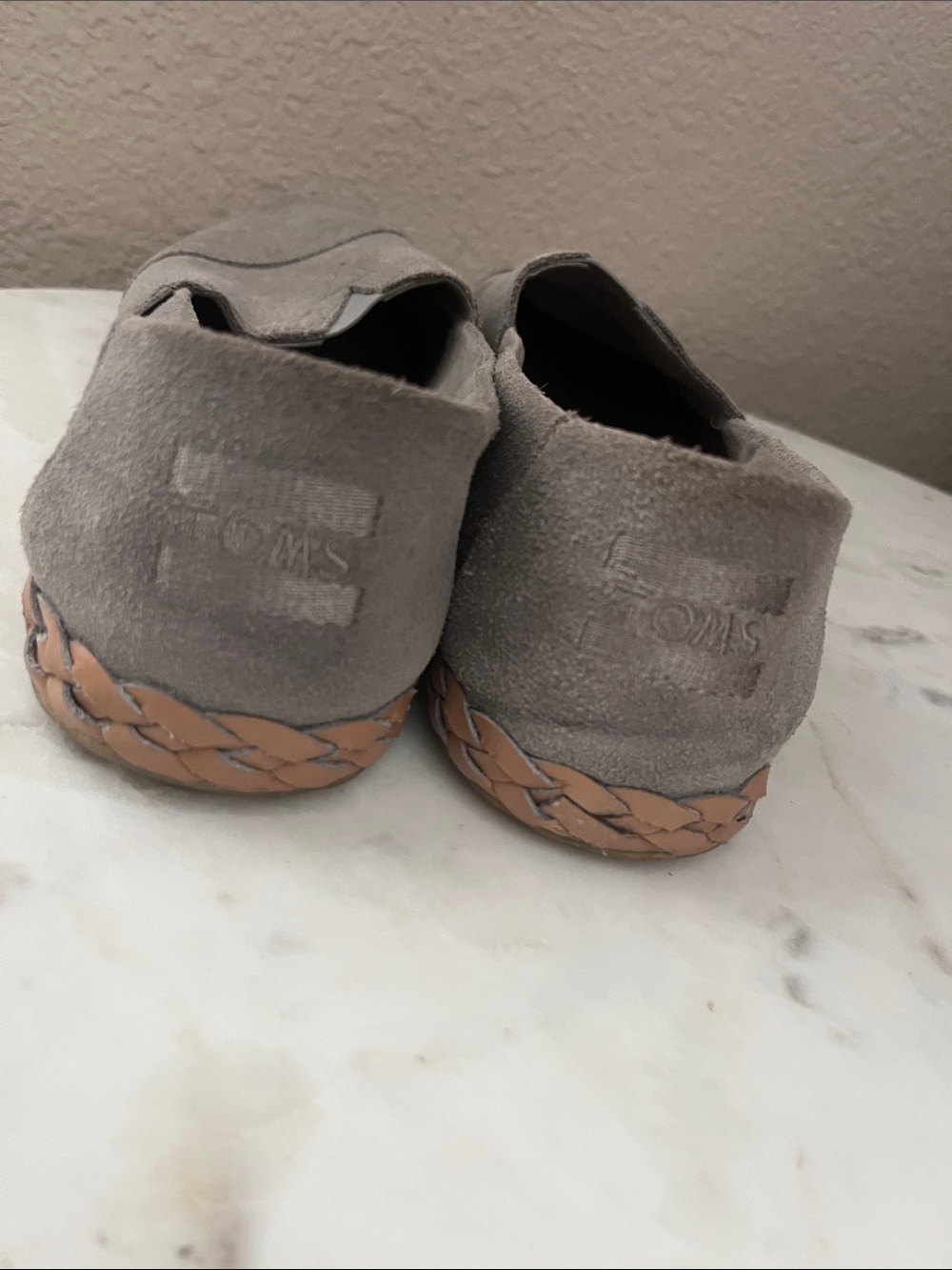 TOMS Grey/Taupe Suede Women’s Slip-On Loafers with Leather twist band. - Picture 7 of 7